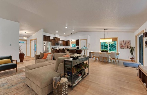 Neahkahnie Beach House | Blue Drift Escape Family Retreat