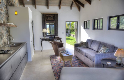 Hart Bay Villa | Blue' est View - Brand New. BLUE VIEW VILLA