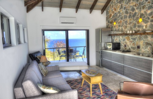 Hart Bay Villa | Blue' est View - Brand New. BLUE VIEW VILLA