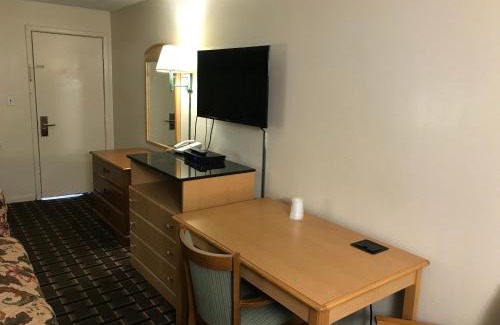 Tonawanda Hotel | Blue Falls Motel