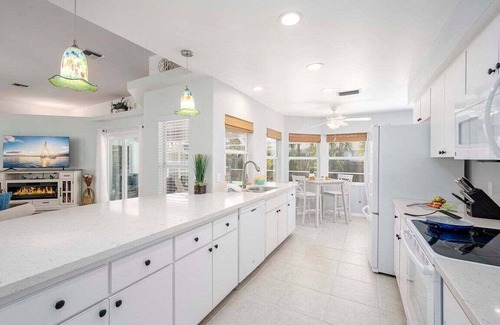 Pelican House | Blue Fish - Cozy vacation rental in Cape Coral