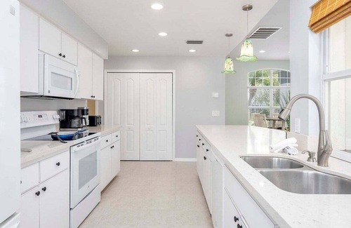 Pelican House | Blue Fish - Cozy vacation rental in Cape Coral
