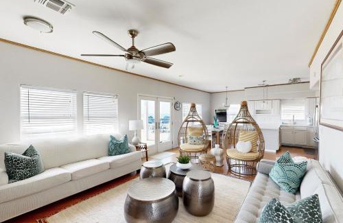 Miramar House | Blue Galveston Getaway