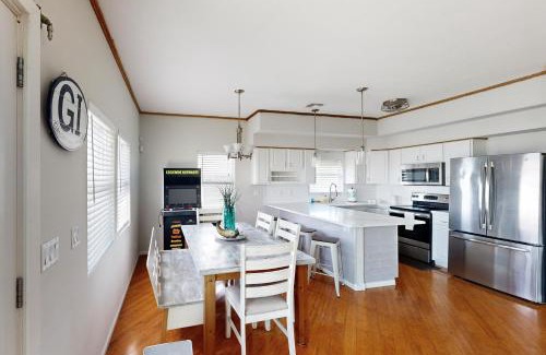 Miramar House | Blue Galveston Getaway