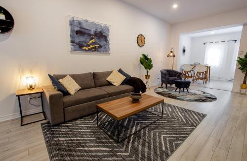 Milton Park Apartment | BLUE&GOLD - SelfCheckIn - Plateau - St-Laurent