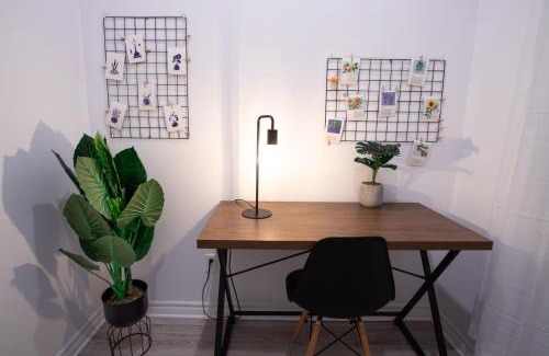 Milton Park Apartment | BLUE&GOLD - SelfCheckIn - Plateau - St-Laurent