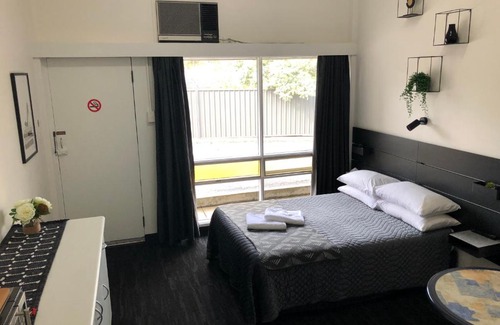 Fairview Park Hotel | Blue Gums Hotel Motel