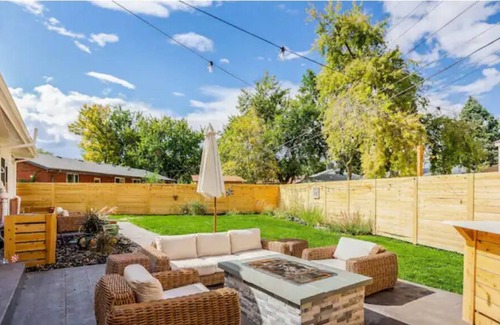 Arvada Plaza Area House | Blue Haven in Olde Town Arvada!