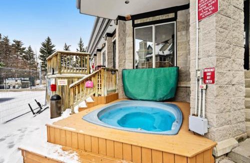 Craigleith Apartment | Blue Heart Mountain Studio Dream Walk to slopes, tennis