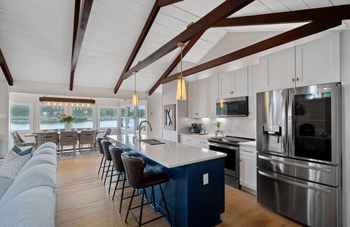 Lake Norman of Catawba House | Blue Heaven by SoCharm | Hot Tub with Great Views