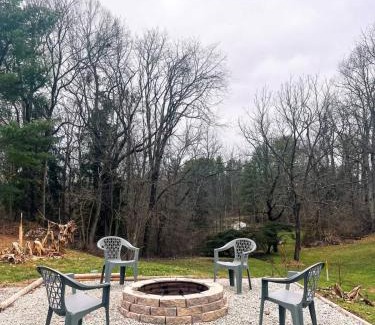 Logan House | Blue Heron Cottage with Game Room, Deck, Hot Tub