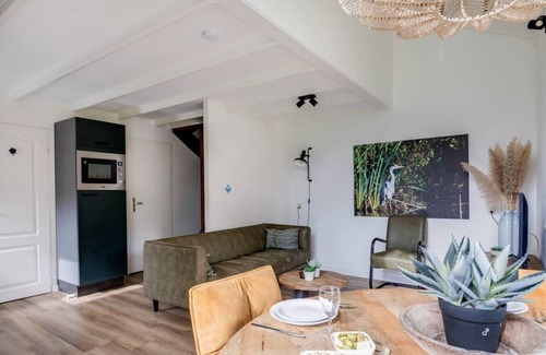 Zwiggelte House | Blue Heron I Modern Home with Fine Garden