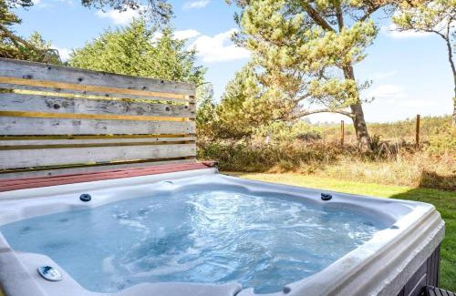 Surf Pines House | Blue Heron - Modern Chef Kitchen, Hot Tub near Beach