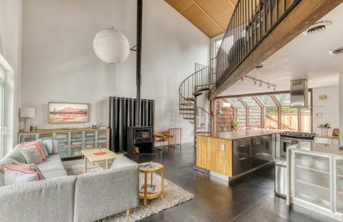 Surf Pines House | Blue Heron - Modern Chef Kitchen, Hot Tub near Beach