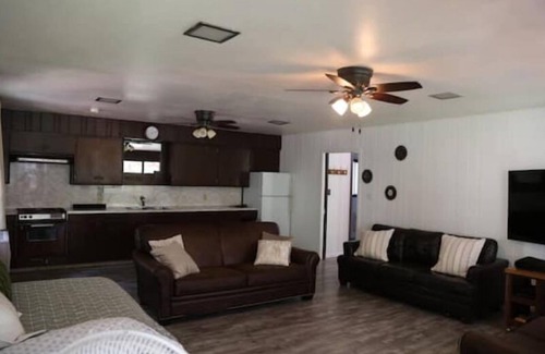 Garberville Apartment | "Blue Heron" Suite River Access In Redwoods WiFi