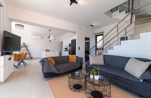 Petaloudes Villa | Blue Hills Villa