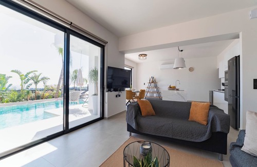 Petaloudes Villa | Blue Hills Villa