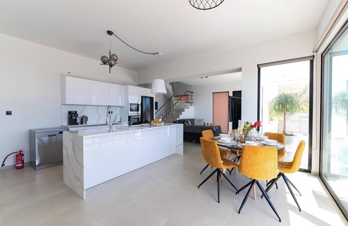 Petaloudes Villa | Blue Hills Villa
