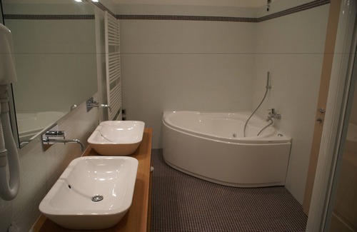 Suzzara Hotel | Blue Hotel