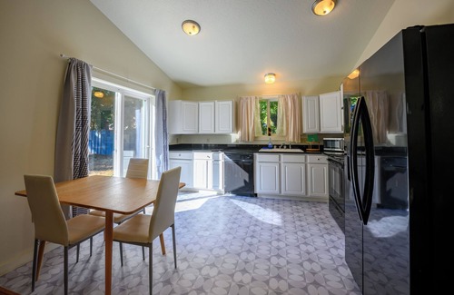 Central Oregon House | Blue House: country living close to everything