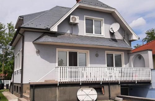 Gyorzamoly House | Blue House