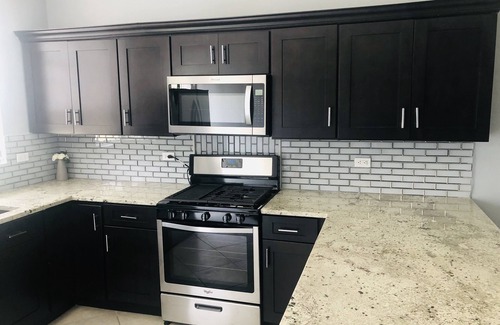 Estate Saint George Apartment | Blue House West at the Botanical Gardens