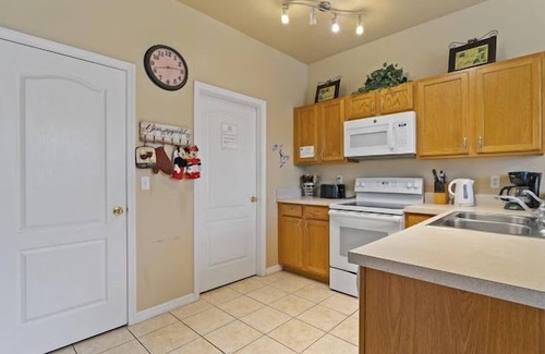 Sandy Ridge House | Blue Jay Villa - Vacation Home Near Disney