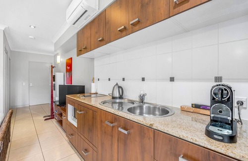 Trinity Beach Apartment | Blue Lagoon Resort Lakeside Apartment