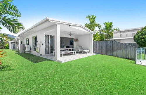 Trinity Beach Apartment | Blue Lagoon Villa B