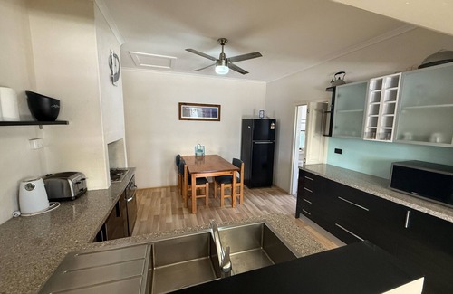Port Vincent Apartment | Blue Line Unit 1 Great Location! Close to amenities! Off Peak Special!