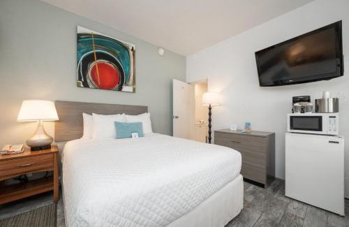 Uptown - Upper Duval Hotel | Blue Marlin Motel