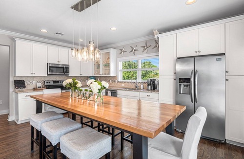 Miramar Beach House | BLUE MERMAID: Splash into Luxurious Paradise! Bikes, Pool, Golf Cart