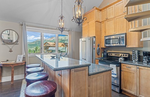 Mountain Village House | Blue Mesa Lodge 40B by AvantStay | Ski In/Ski Out Unit w/Balcony!