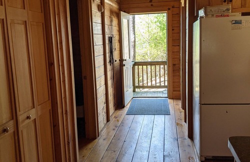 Grassy Creek Cabin | BLUE MOON CABIN: Pet friendly, 54 acres, hot tub, creek frontage, great fishing