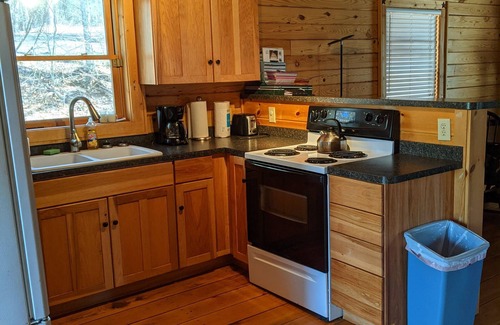 Grassy Creek Cabin | BLUE MOON CABIN: Pet friendly, 54 acres, hot tub, creek frontage, great fishing