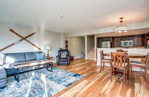 The Blue Mountains Condo | Blue Mountain Ski in/Ski Out Chalet Condo