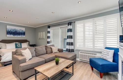 Craigleith Apartment | Blue Mountain Getaway at North Creek Resort King Bed