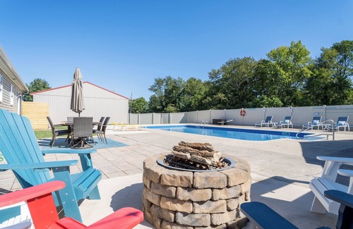 Elliottsburg House | BLUE MOUNTAIN RETREAT WITH POOL. CLOSE TO HERSHEY PARK AND GETTYSBURG, PA