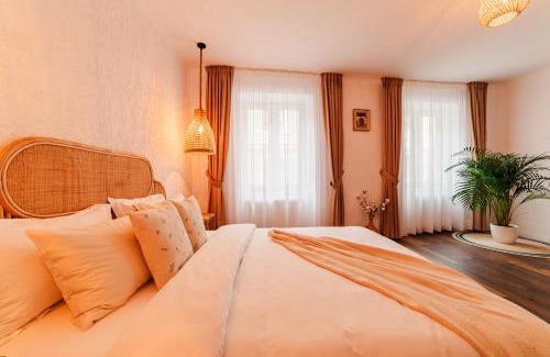 Brasov City Centre Apartment | Blue Nest Old Town Brasov