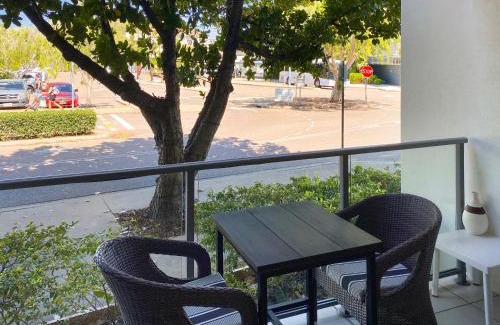 Nelly Bay Apartment | Blue on Blue Deluxe King or Twin room, steps from ferry, amazing pool, wifi