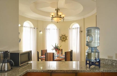 Sittee River Village Bed & Breakfast | Blue Parrot Beach House