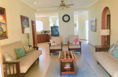 Sittee River Village Bed & Breakfast | Blue Parrot Beach House