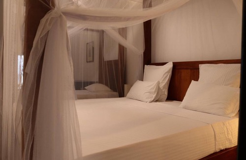 Hikkaduwa House | Blue Parrot Beach Villa