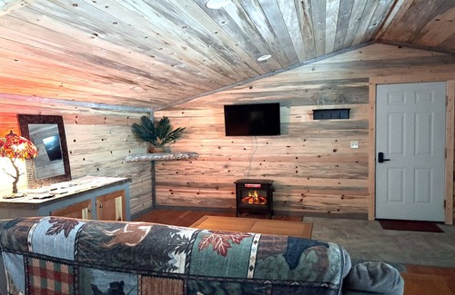 Dillon House | Blue Pine Guesthouse MT