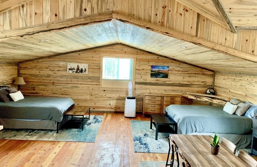 Dillon House | Blue Pine Guesthouse MT