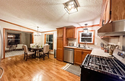 Farwell House | Blue Ribbon Cabin-Pet Friendly!
