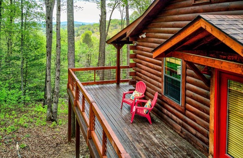 Epworth Cabin | Blue Ridge Cabin w/ Mountain Views & Fire Pit