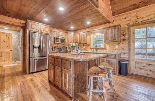 Ridgeline Vistas Cabin | Blue Ridge, Hot Tub, Mountain View, Pool Table, Arcade, Outdoor Fireplace