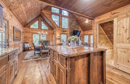 Ridgeline Vistas Cabin | Blue Ridge, Hot Tub, Mountain View, Pool Table, Arcade, Outdoor Fireplace