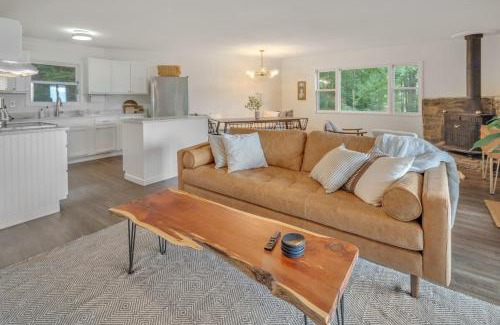 Walker-In-the-Hills House | Blue Ridge Lookout Beautiful Modern Cabin - Nature Hikes and Pets OK cabin